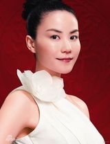 幻灯图集：王菲身穿纯白礼服拍广告 优雅高贵