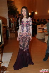 组图：薛凯琪透视裙抢镜 材质轻薄内衣裤隐现