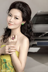 幻灯图：王思懿夏日写真 柔情似水女人味十足