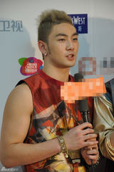 组图：新生代偶像男团NU'EST-M首秀脱颖而出