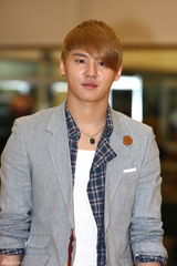 高清图：JYJ俊秀《莫扎特》彩排 全情投入卖力演出