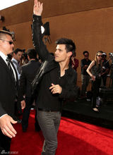 组图：《暮光》领跑2011MTV电影奖 帕丁森热吻泰勒