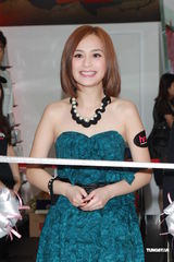 组图：Twins显熟女妩媚气质 阿娇称不想找男友