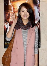 高清图：大热韩剧《同伊》庆功 韩孝珠休闲装扮迷人