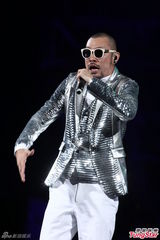 组图：人妻关颖后体位骚夹热狗 嘟嘴激吻