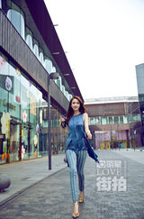明星爱街拍：张俪微笑诠释Fashion Lady