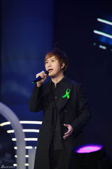 组图：TOP榜歌手祈福雅安 李宇春获全能艺人