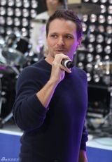 组图：98度重聚首献唱 有人欢喜有人揶揄