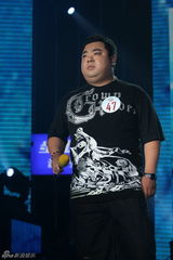 幻灯组图：快男突围赛第五场 “回锅肉”惊险晋级