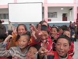 组图：华谊“公益放映”足迹 让孩子都看上电影