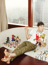 组图：东方神起韩孝珠孔孝珍等百位韩星携手拍写真