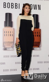 组图：少时Sunny与李泰兰等为某品牌化妆品站台