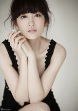 组图：王鸥暖春写真享受春日暖阳 慵懒迷人