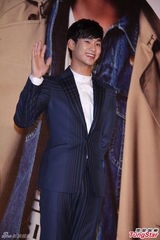 高清组图：金秀贤台湾会粉丝 帅气亮相讲台语