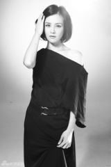 组图：刘孜时尚写真曝光 小露香肩尽显迷人魅力