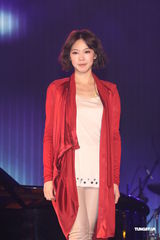 高清组图：炎亚纶庆功演唱会 师妹Olivia任嘉宾