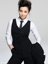 组图：小陶虹拍中性西装写真 展现御姐范儿