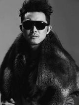 组图：沙溢黑白写真 低调华丽显贵气