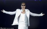 组图：比伯化身天使开唱 不受负面新闻影响
