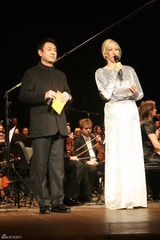 高清图：陕北民歌唱响欧洲 郝歌RNB曲风演绎