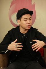 组图：胡彦斌做客聊《全能星战》冠军路