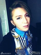 组图：好声音视觉美男梁君诺私照 网曝整容传言