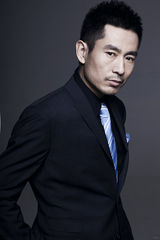 组图：成泰燊最新写真曝光 犀利眼神尽显魅力