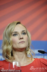 高清：《未知》发布会 黛安-克鲁格红裙娇艳受热捧