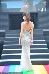 组图：倖田来未透视内衣竞艳坛蜜俯身秀美乳