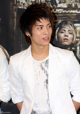 高清图：SHINee明星画报制作发布会 成员帅气现身