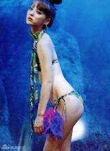 组图：佐佐木希写真集风格多变