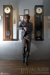 组图：吕颂贤复古写真 尽显摩登绅士品格