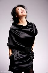 高清图：王姬女人四十媚态重生 长发高盘显冷艳