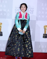 组图：韩国KBS演技大赏颁奖 张赫文根英等出席