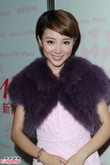 组图：《名媛望族》播映大结局 杨怡戏服现身颇亮眼