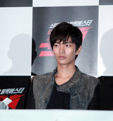 高清组图：韩星李民基姜艺苑等宣传新片《Quick》