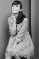 组图:乔乔复古写真 明媚忧伤双面女孩