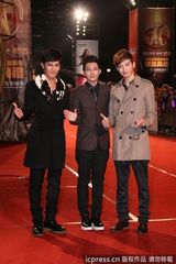 组图：金钟奖红毯飞轮海帅气亮相 任颁奖嘉宾