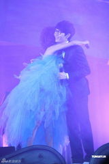 组图：薛凯琪开唱陈奕迅上台 避谈与方大同拍拖