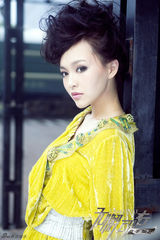 组图：《高手如林》时尚聚首 唐嫣演绎夏日复古风 