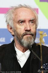 组图：《黑血》发布 导演斯鲁奇尔拄拐宣传