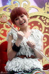 组图：梁静茹叹制作人不好当 新专辑首刷封面现瑕疵