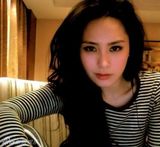 组图：阿娇微博曝室内自拍照 清纯性感惹人爱