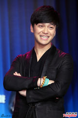 组图：《中国梦之声》登台开播 李玟扮学员飙歌