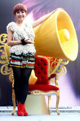 组图：梁静茹叹制作人不好当 新专辑首刷封面现瑕疵