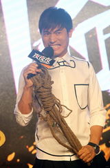 组图：闫妮《夜夜夜》入戏深 自嘲更年期提前