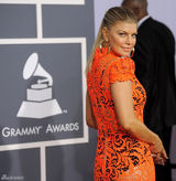 高清组图：格莱美红毯费姬橙色透视礼服露内衣