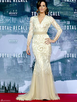 组图：《全面回忆》柏林首映 凯特印花长裙夺目