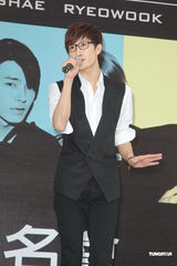 组图：SJ-M台北签唱会 兄弟情深互喂台湾小吃