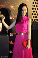 组图：熊乃瑾出席活动绚丽短裙娇俏可人